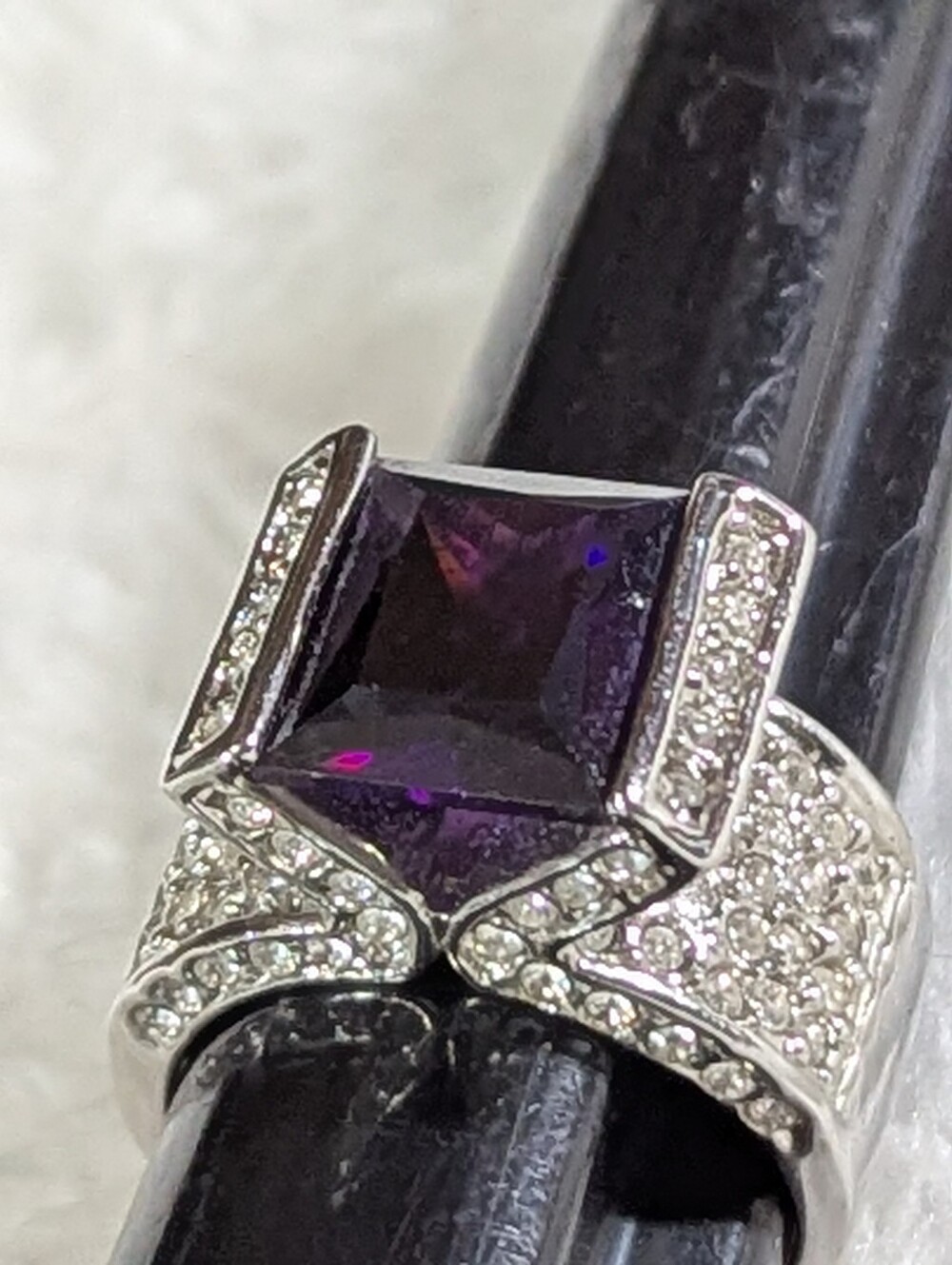 Vintage Amethyst Stone & Cubic Zirconias Size 7 Lots Of Sparkly Stones Wide Band